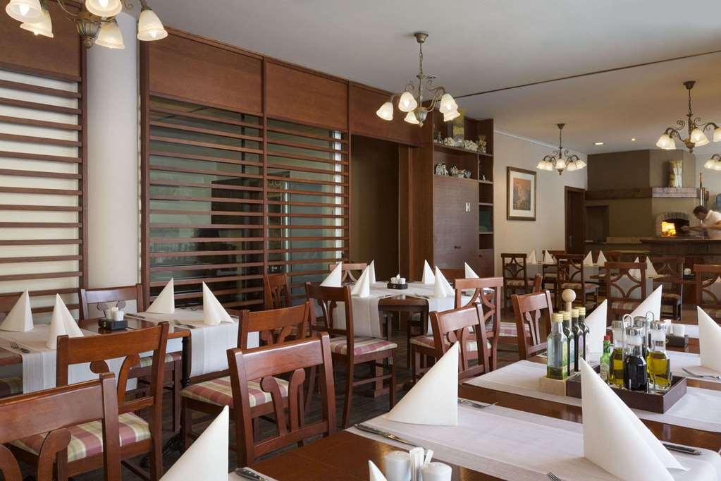 Ramada Hotel & Suites Кранська Гора Ресторан фото